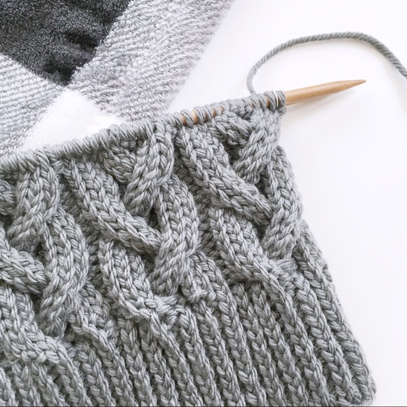 NWT Beanie Hat Gray Cable Knit Handmade Women Girl Teen OS Pom-Pom Merino Wool - Picture 8 of 8